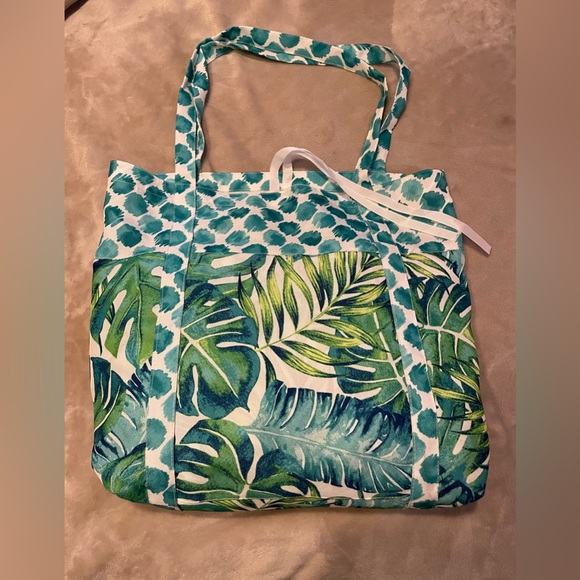 ISAAC MIZRAHI Reversible Water Repellent Picnic Blanket with Matching Tote - Picture 2 of 9